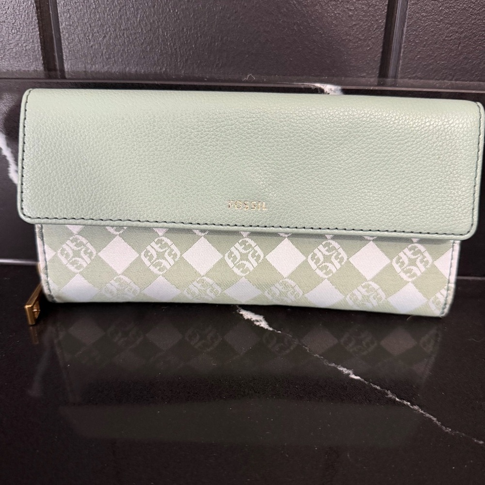 Fossil Sage Green Logo Zip Around Wallet Check Pattern NWT